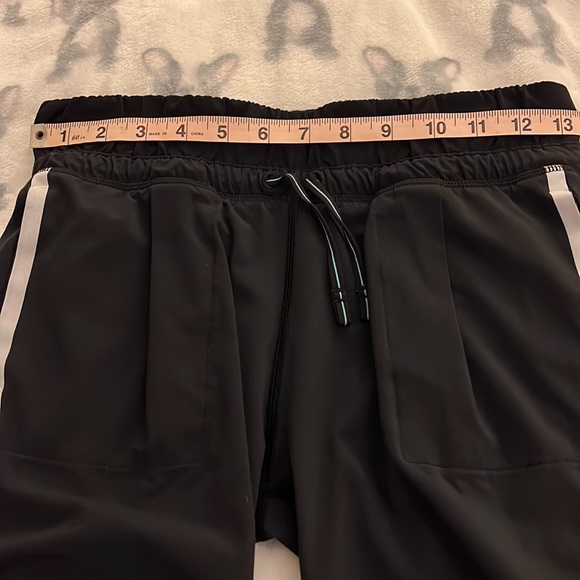 Ivivva pants in black. Size 14. - Picture 6 of 9